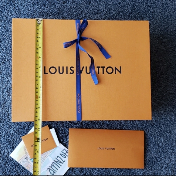 Louis Vuitton Gift Box and LV Ribbon w/ Gift tag - Picture 3 of 5